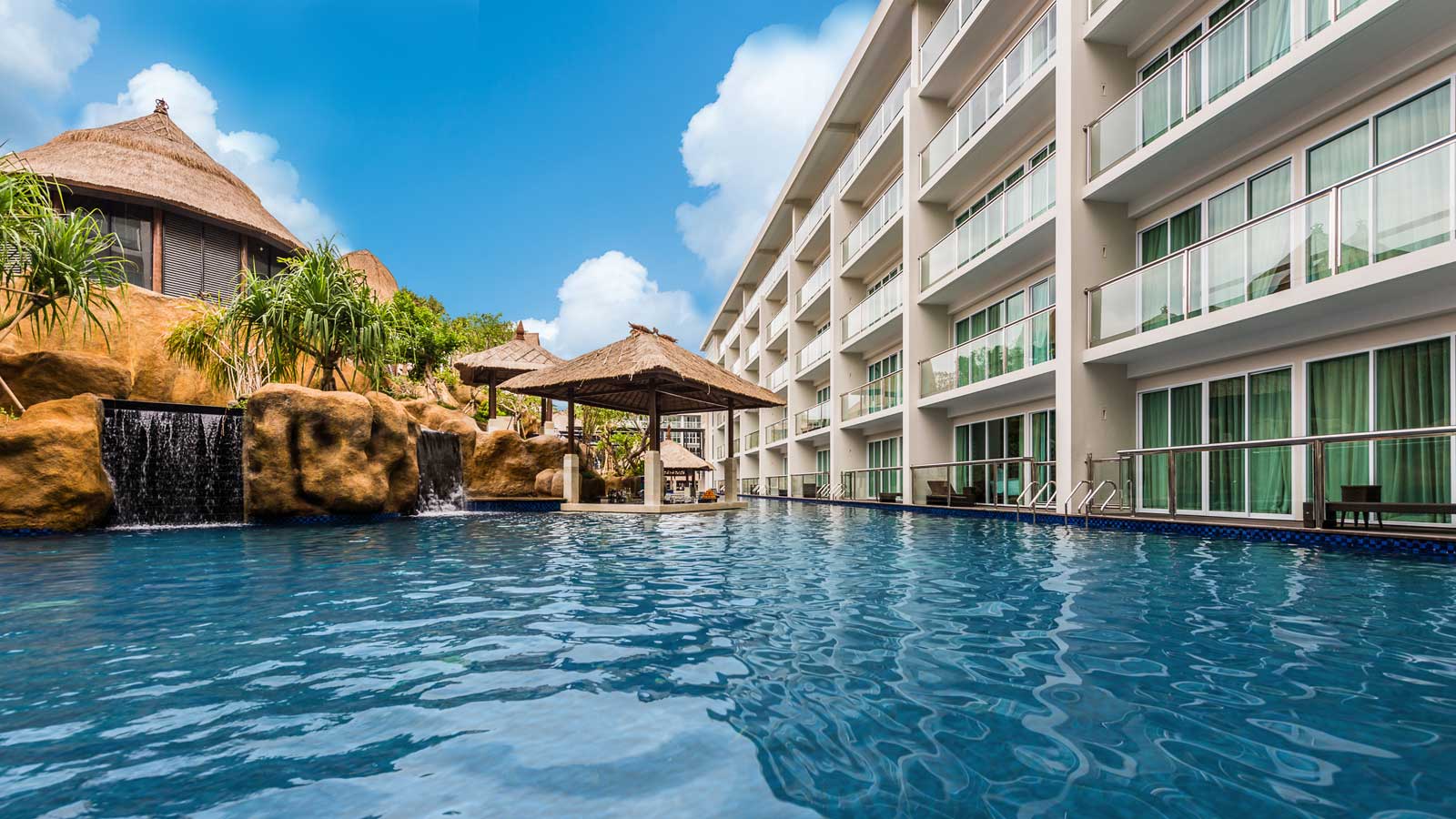sakala-outdoor-Lagoon-Pool-from-Sakala-Cabana-Suite