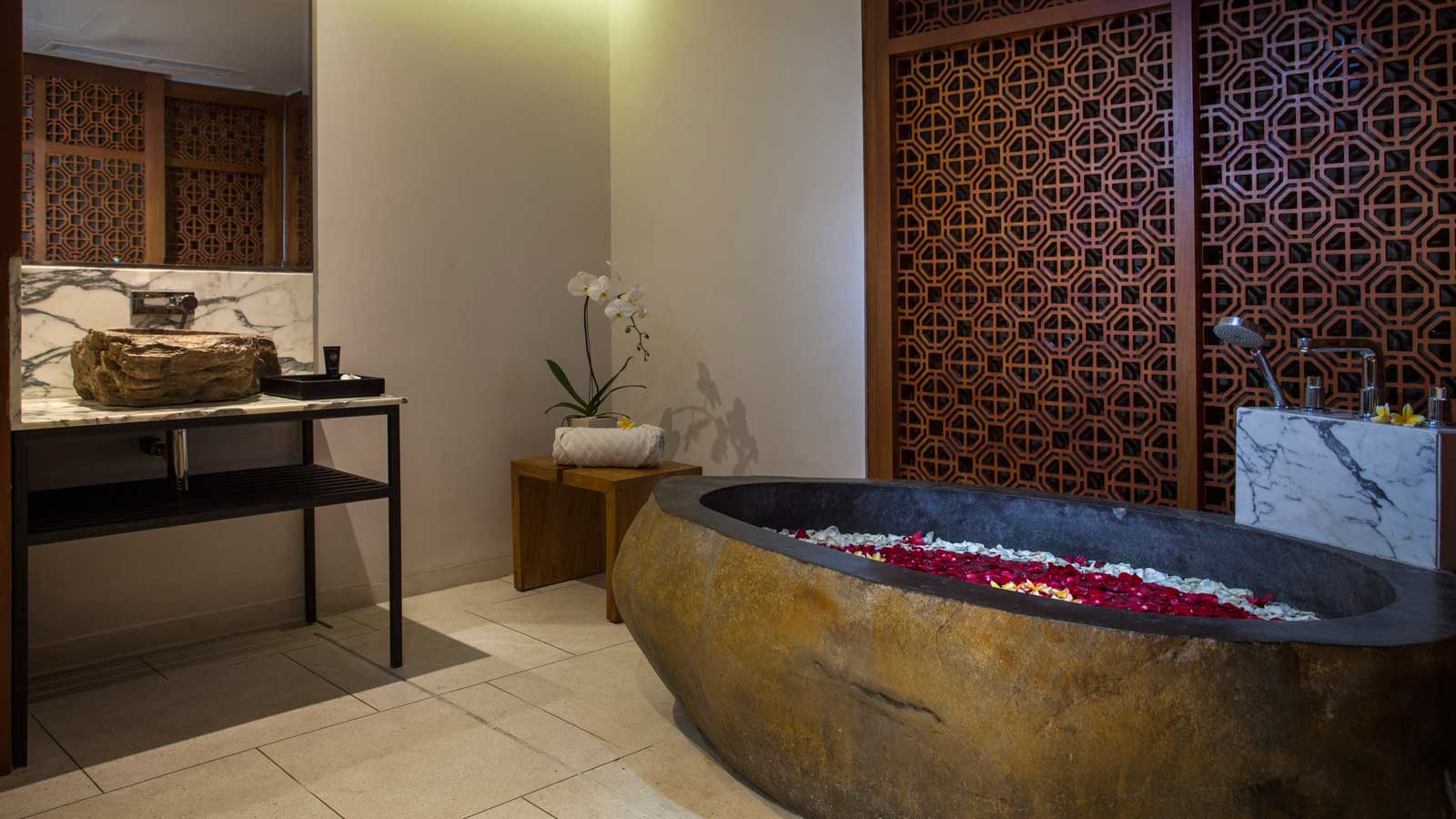 sakala-outdoor-WELLNESS-SPA-BATHROOM