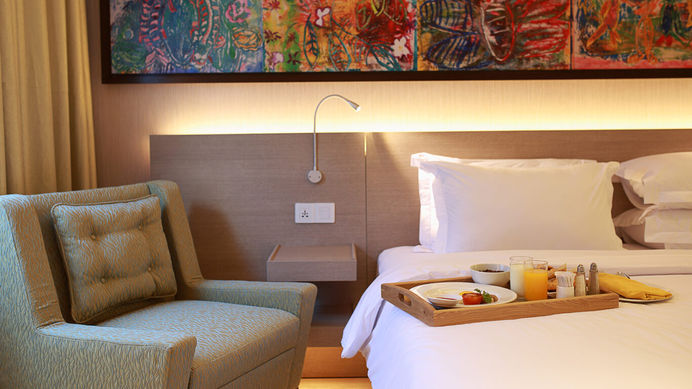 sens_hotel_din_room_service_slide_01-1366x768