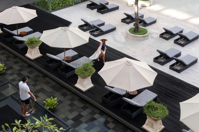 Experience – Pool Deck