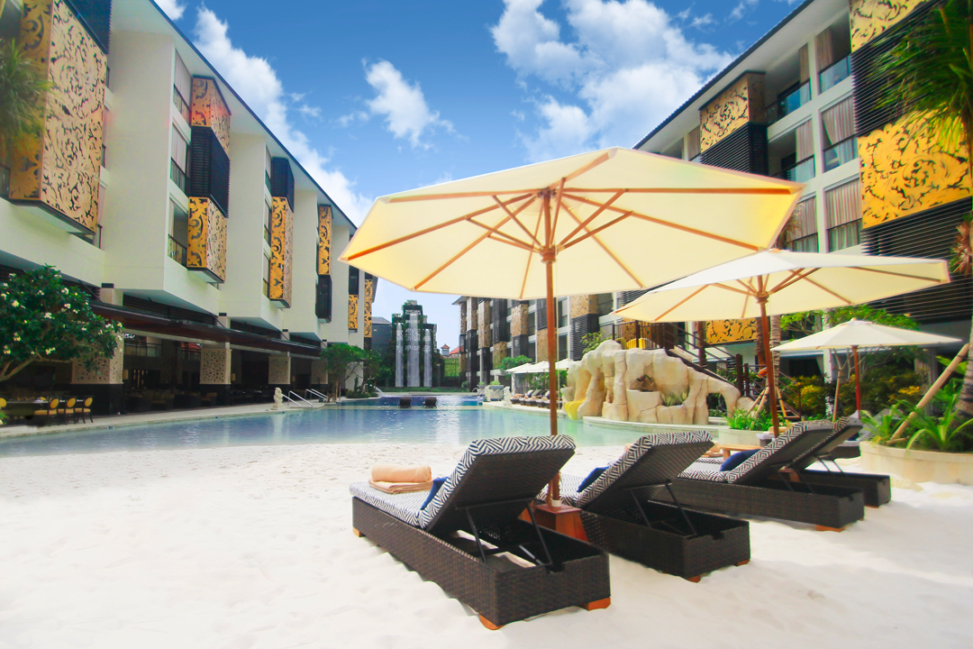 POOL-WHITE-SANDY-BEACH-POOL