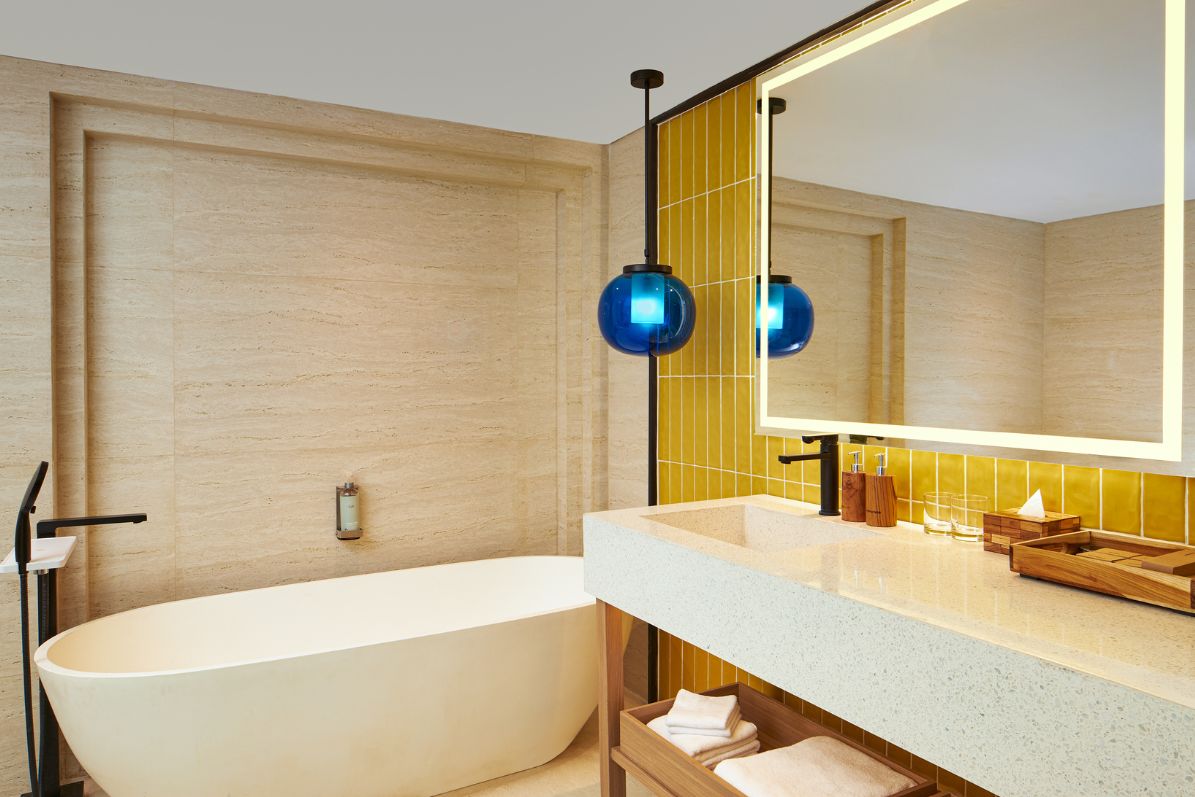 Deluxe-King-Bathroom