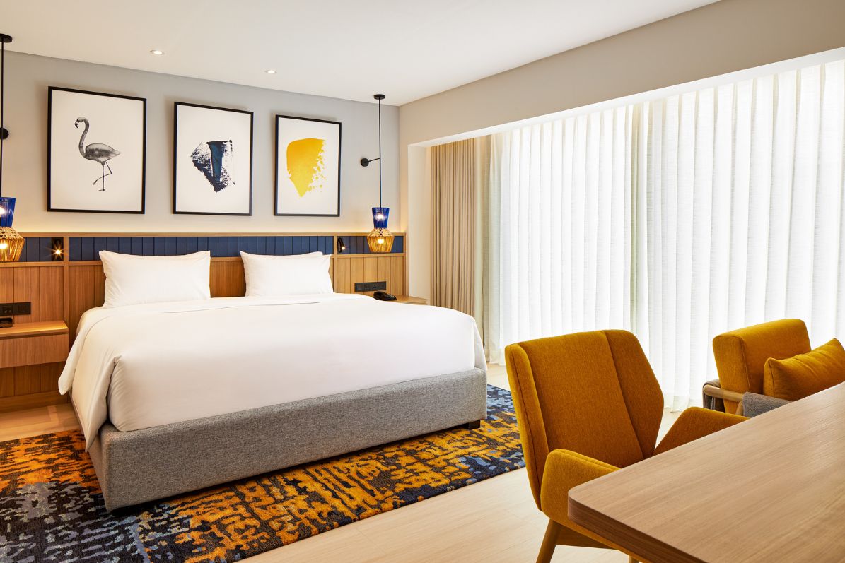 Deluxe-King-Bedroom