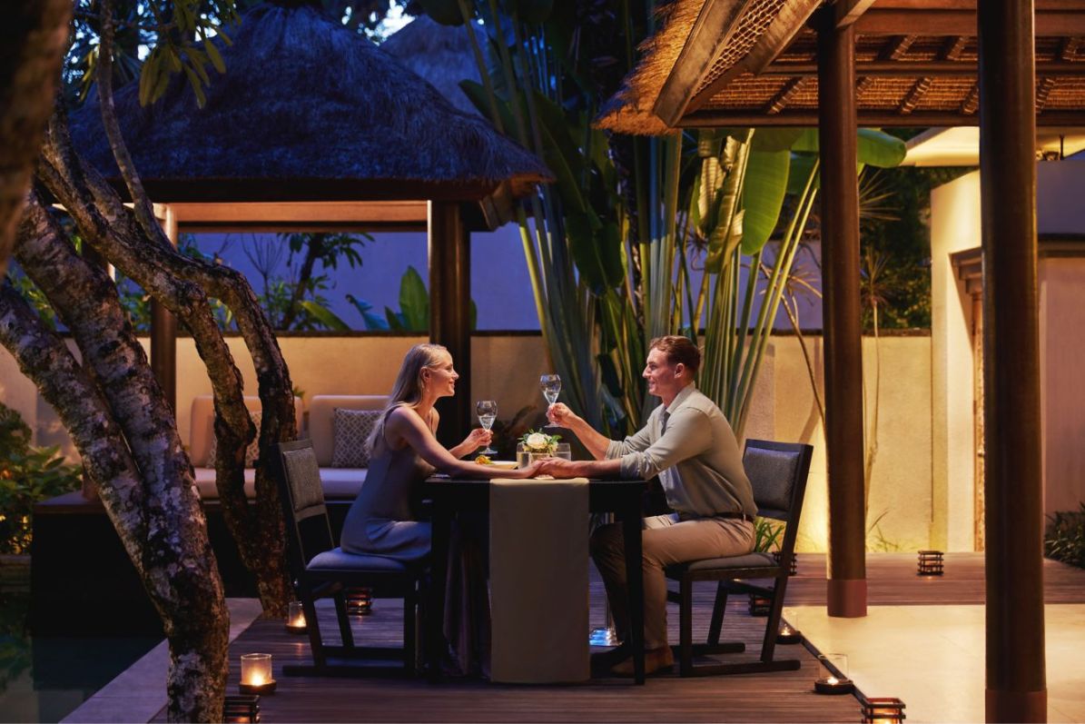 romantic-dinner-villa
