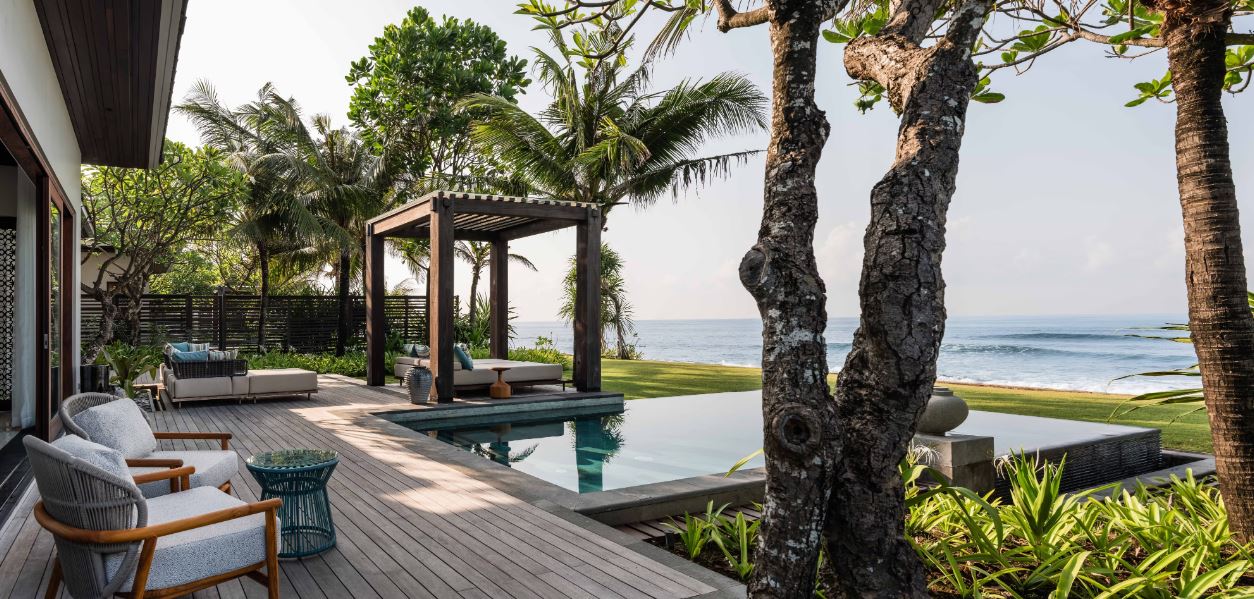 One Bedroom Beachfront Pool Villa 3