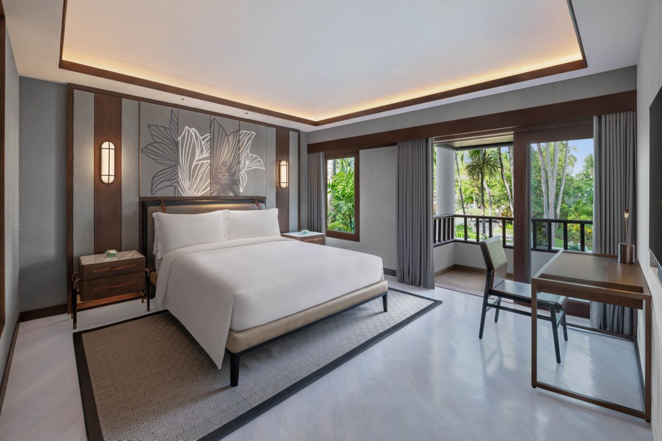 executive suite bedroom