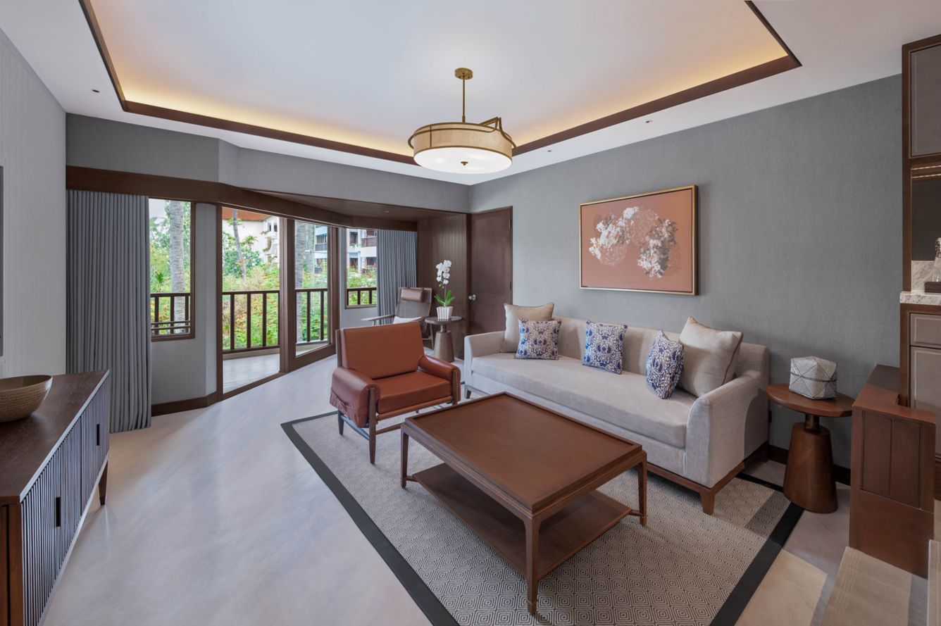 executive suite - livingroom