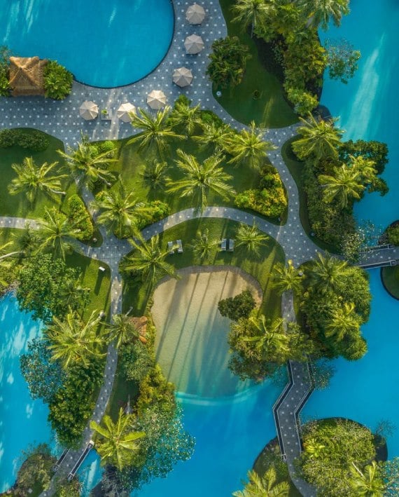 iconic-lagoon-pool