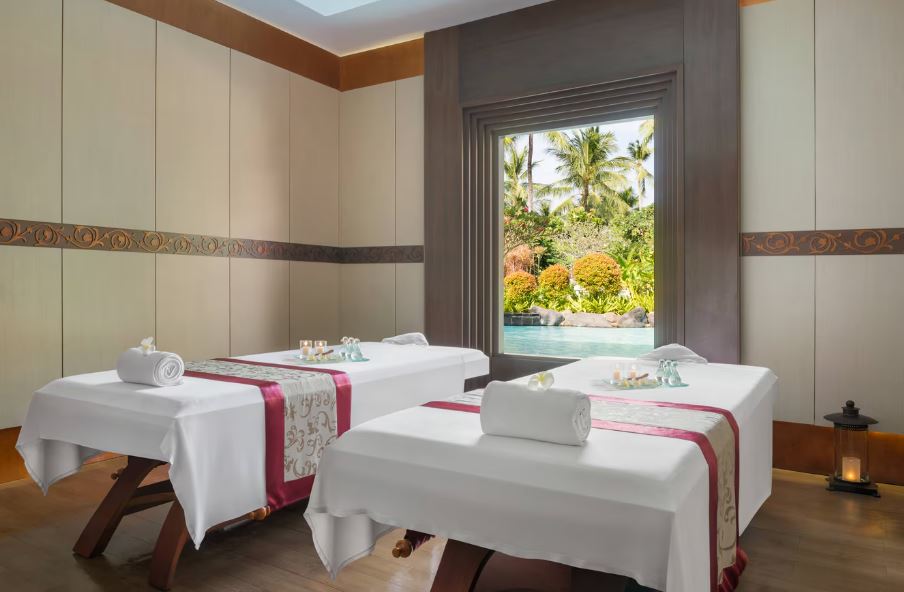 lagoon-spa-treatment- couple -room