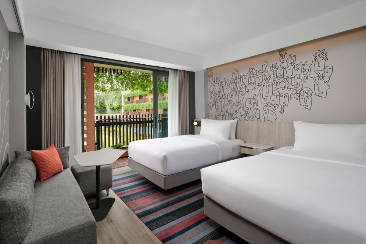 Aloft with Pool View (2)