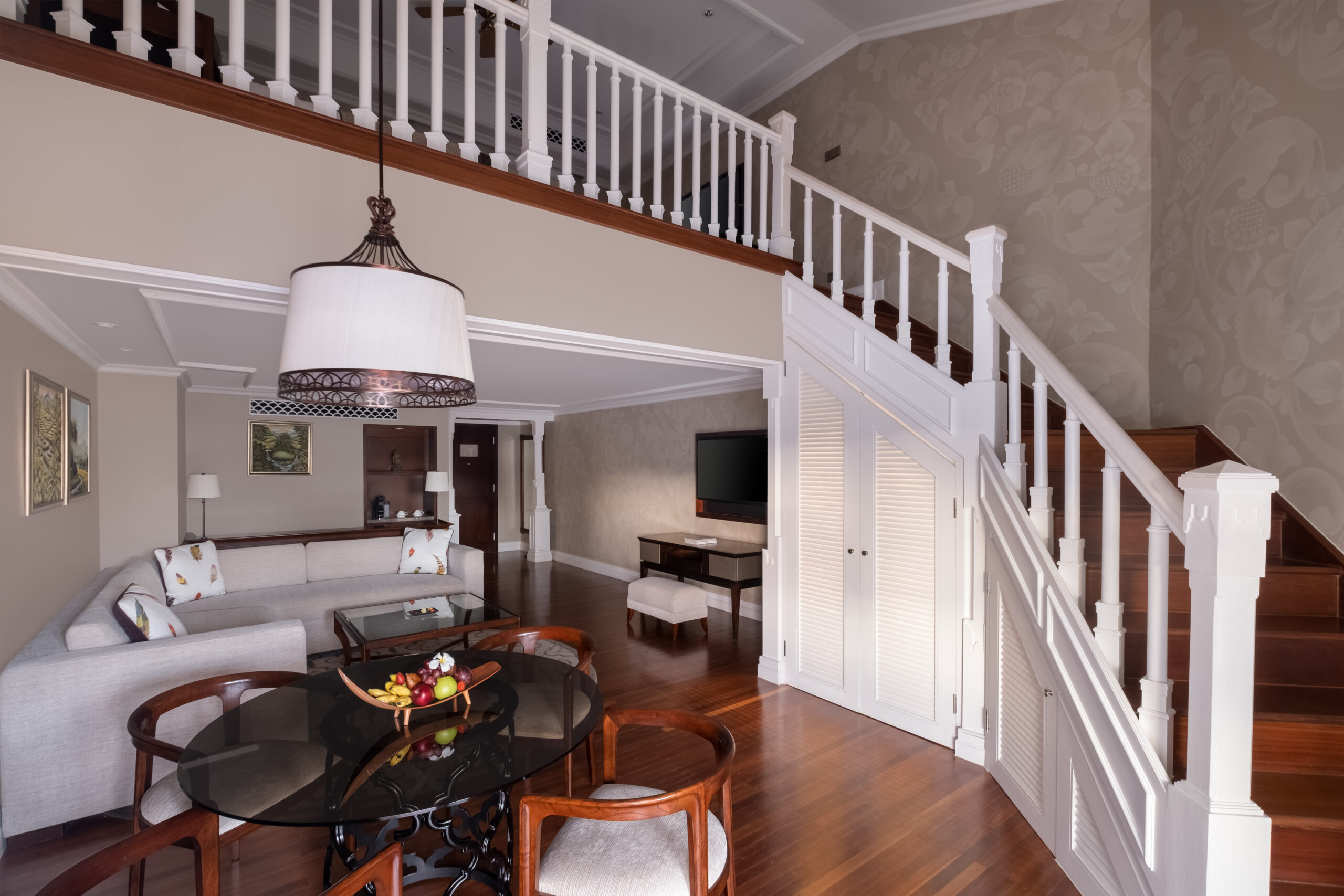 King-Premium-Living-Area-Club-Lounge-Access-1st-Floor-scaled