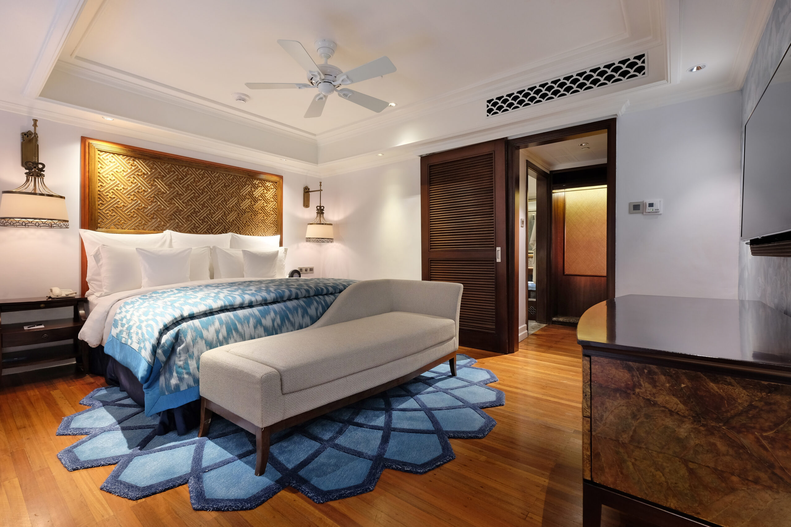 King-Premium-Living-Area-Singaraja-Lounge-Access-Upstair-scaled