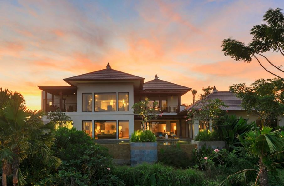 Oceanfront Villa with Private Pool 9