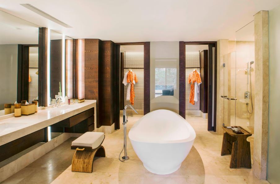 The Ritz-Carlton Suite 6
