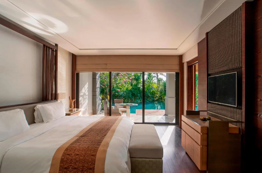The Ritz-Carlton Suite with Pool Access 1