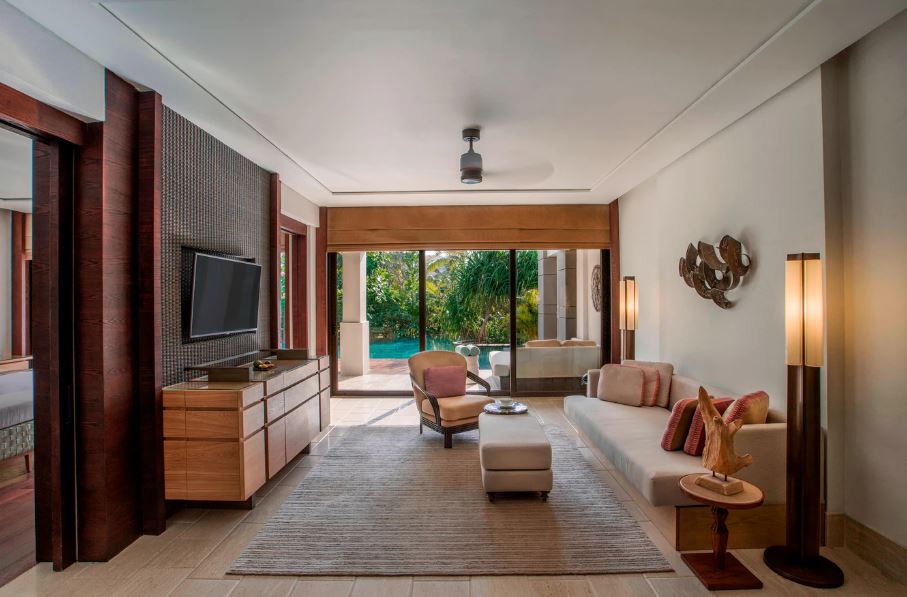 The Ritz-Carlton Suite with Pool Access 3