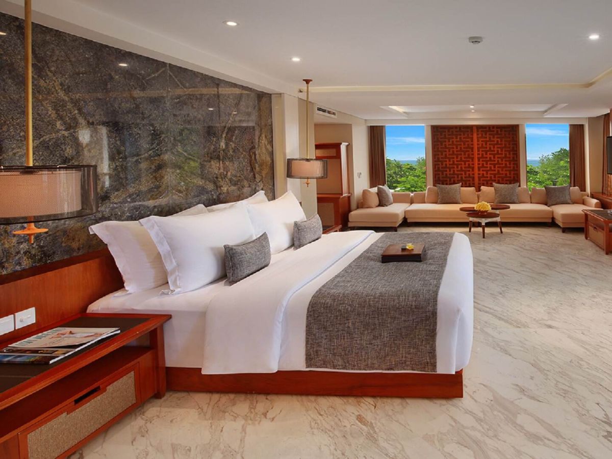 Grand Suites Pool with Spa Bath (2)