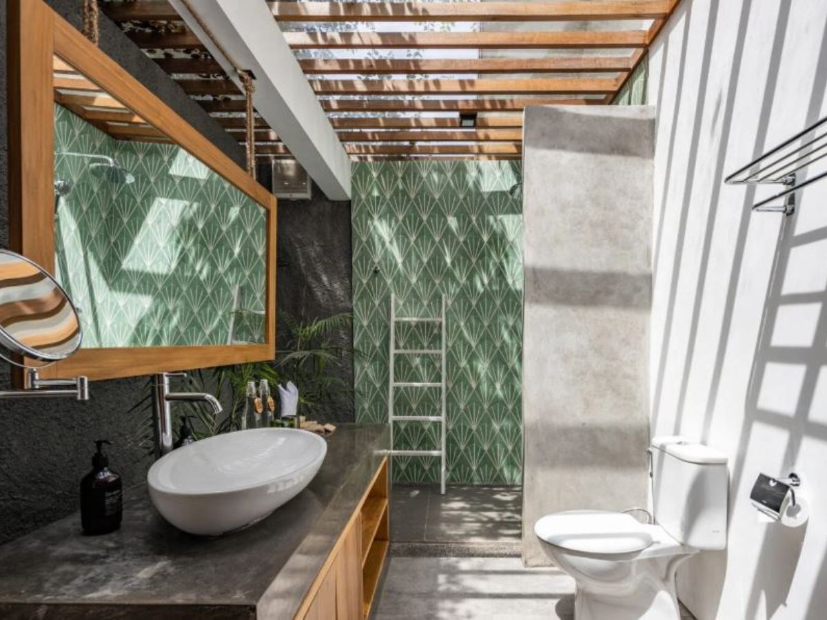 bathroom (2) bathroom (2)