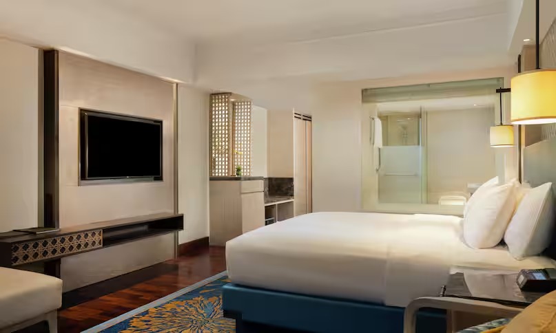 Deluxe Ocean View King 2