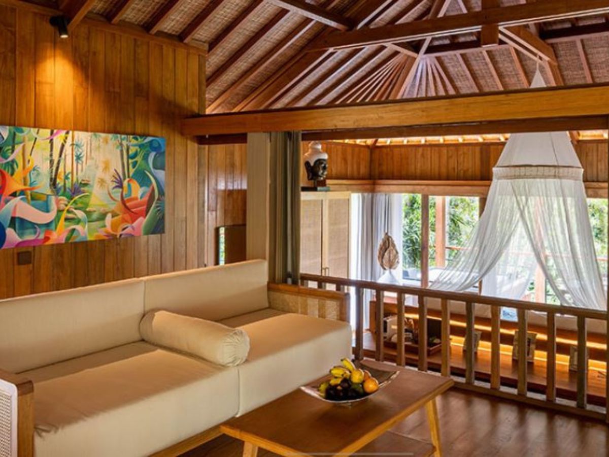 Deluxe Suite with Private Hot Tub (4)