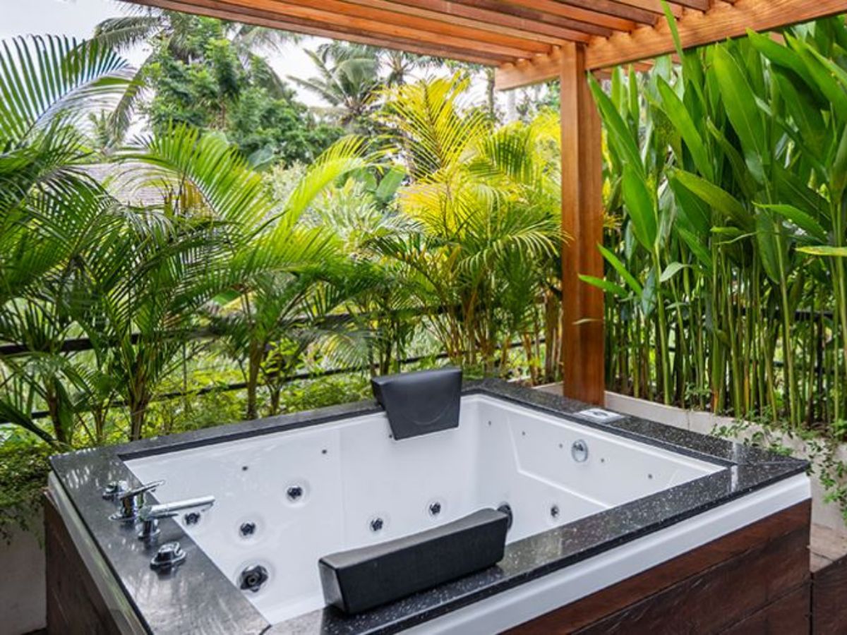 Deluxe Suite with Private Hot Tub