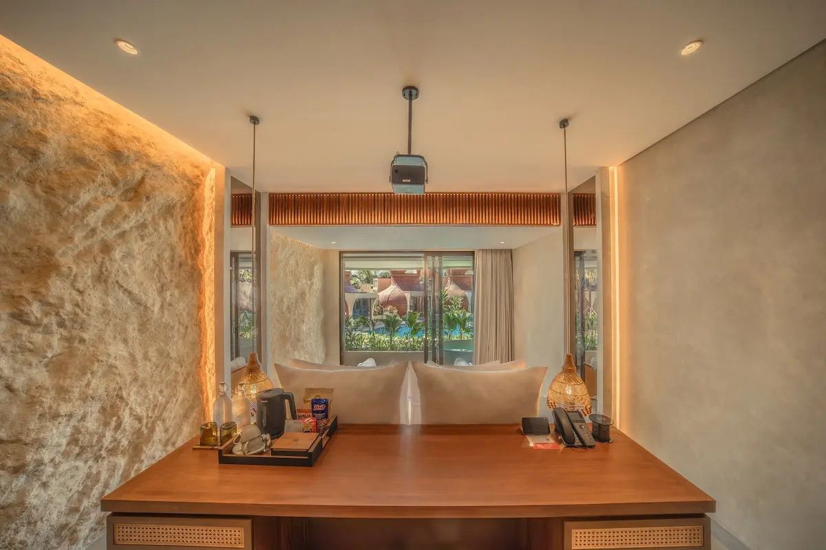 Suite Pool View2