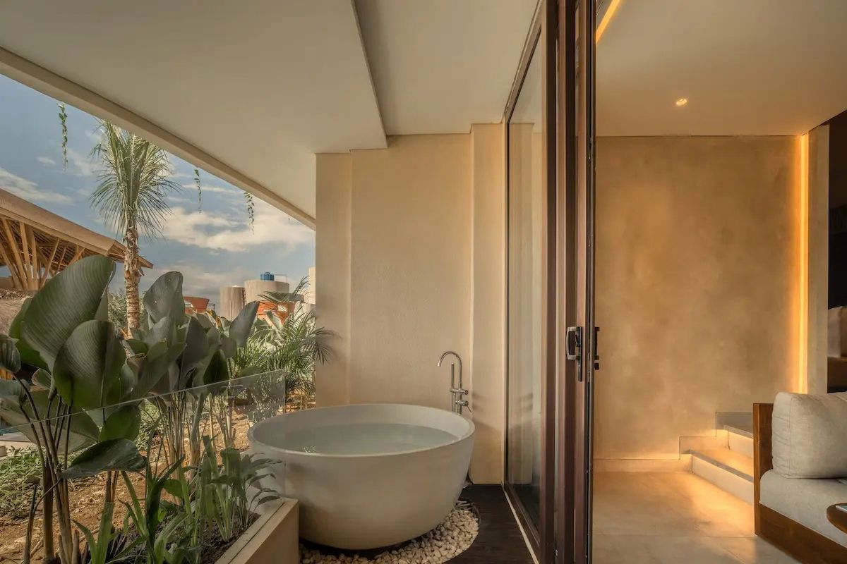 Suite Pool View4